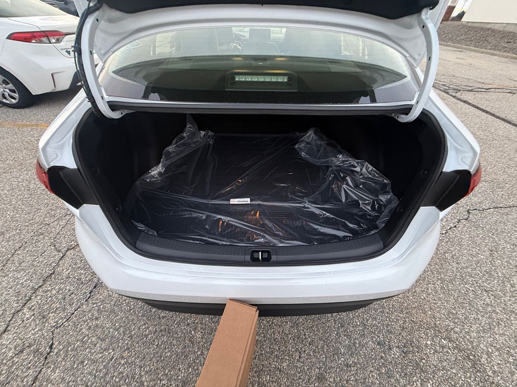 2026 Toyota Corolla XLE - Photo 19