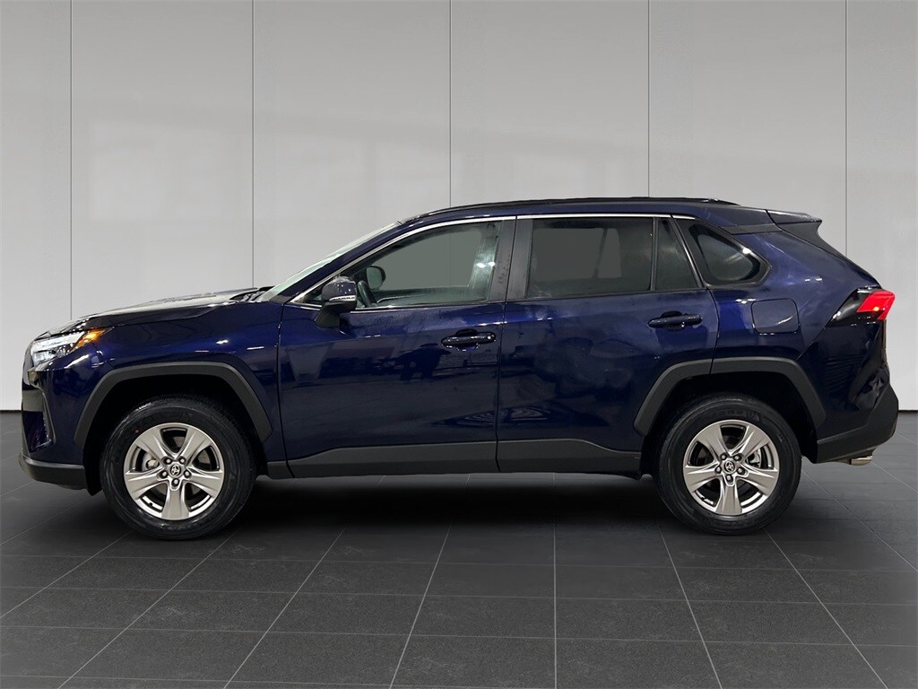 2024 Toyota RAV4 XLE photo 2