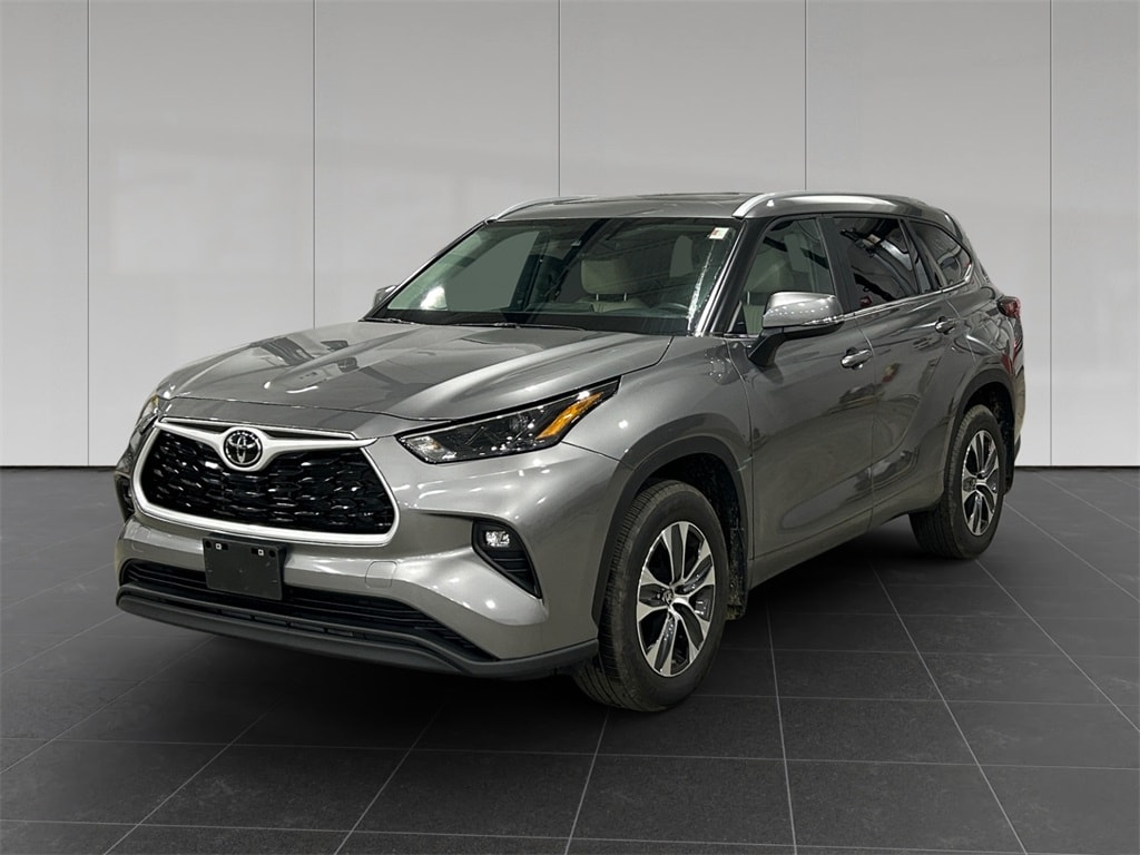2025 Toyota Highlander XLE's photo