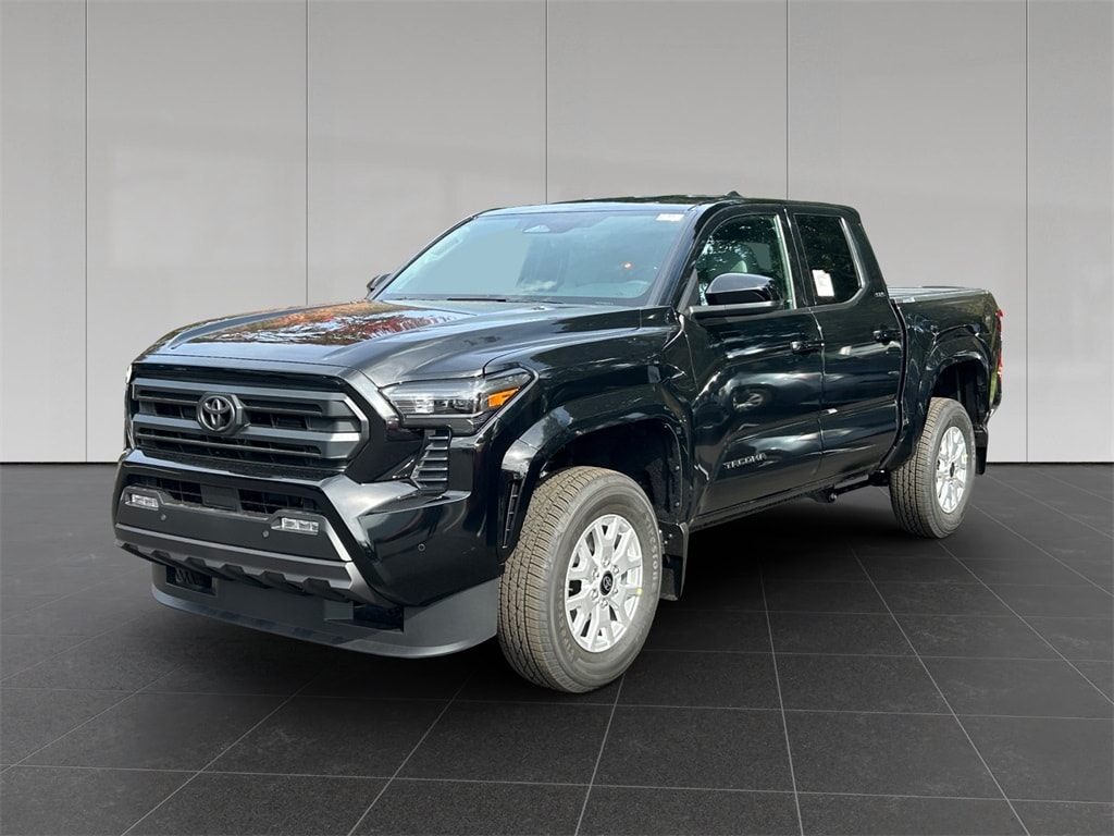 2025 Toyota Tacoma SR5's photo