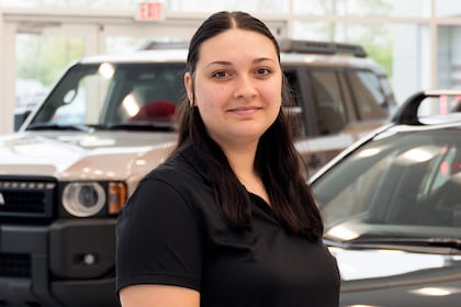 Staff member Mackenzie D from ID_2ced961f12d7