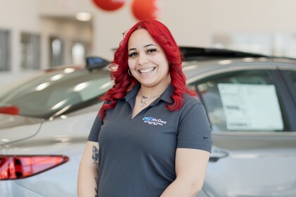 Staff member Yaneli V from ID_2ced961f12d7