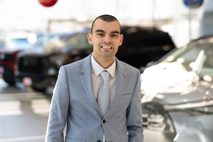 Staff member Thomas O. from ID_2ced961f12d7