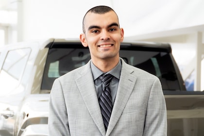 Staff member Thomas O. from ID_2ced961f12d7