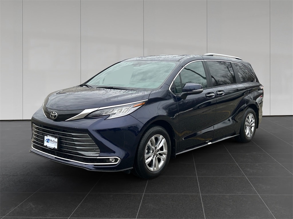 2026 Toyota Sienna Limited's photo
