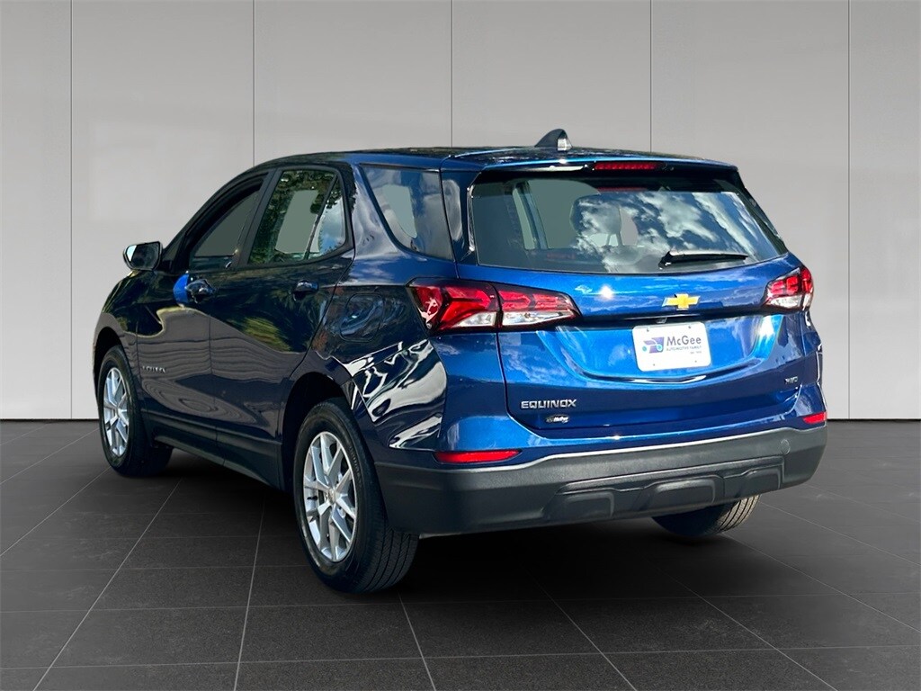 2022 Chevrolet Equinox LS photo 3