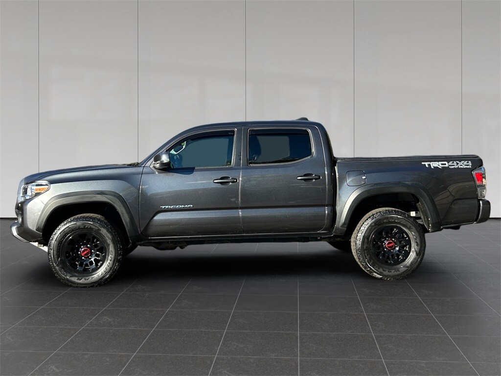2020 Toyota Tacoma TRD Off-Road photo 2