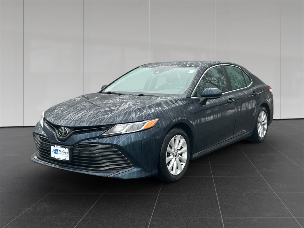 2020 Toyota Camry LE's photo