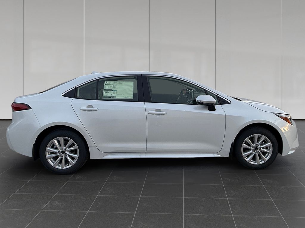 2026 Toyota Corolla XLE - Photo 6