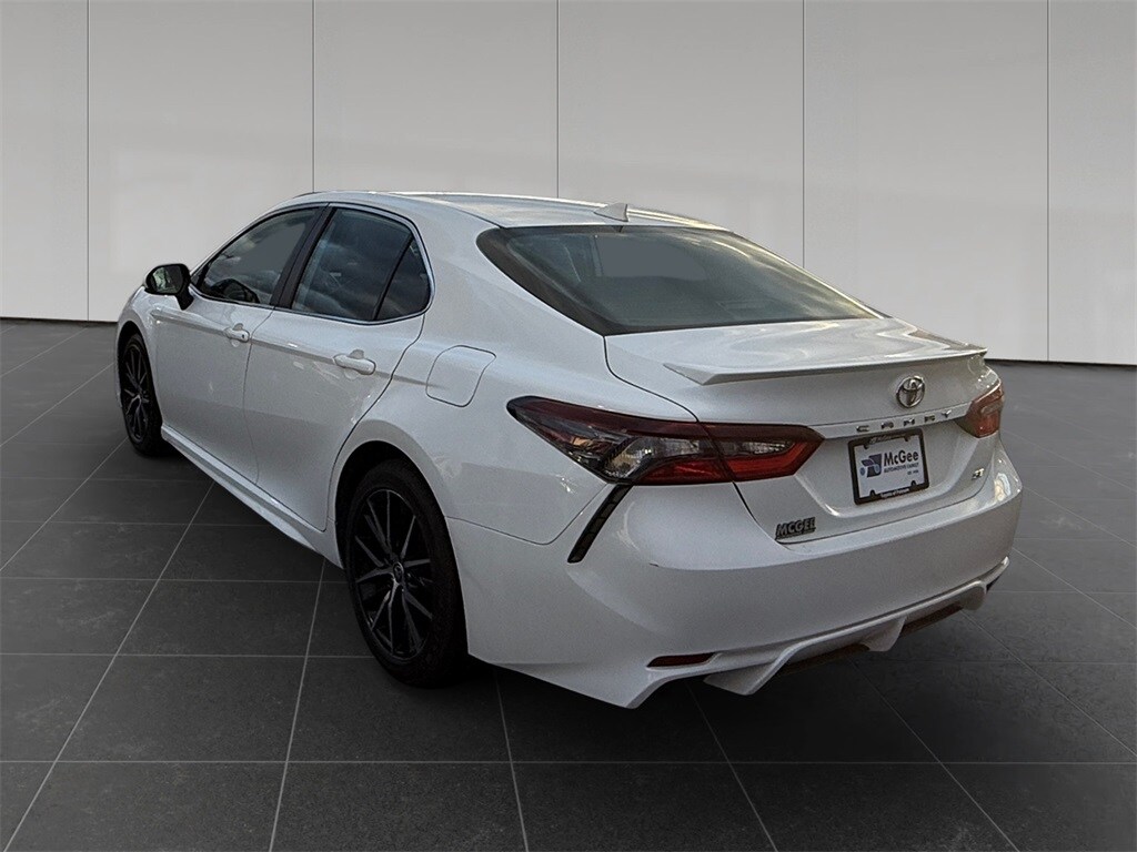2022 Toyota Camry SE photo 3
