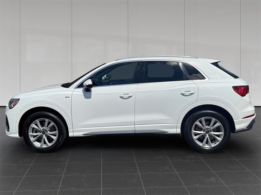 2023 Audi Q3 45 TFSI S line Premium photo 2