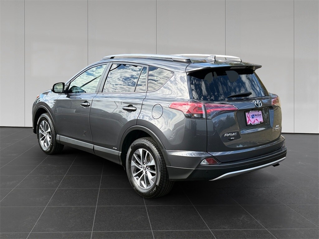 2018 Toyota RAV4 Hybrid XLE photo 3