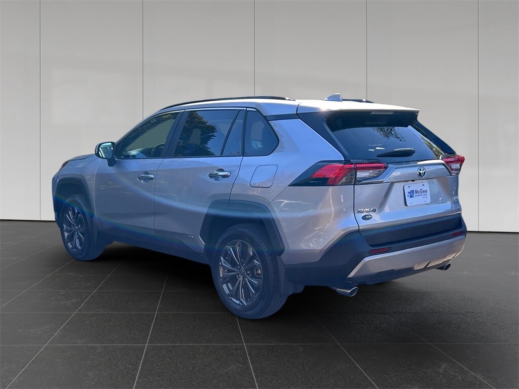 2023 Toyota RAV4 Hybrid Limited photo 3