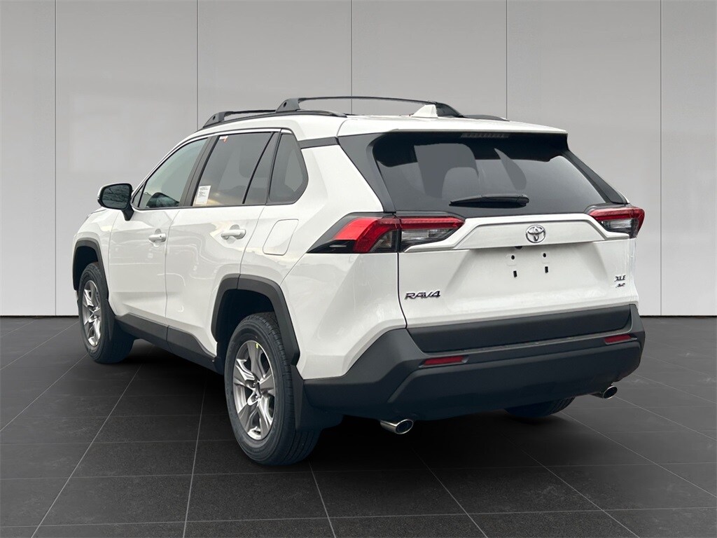 2025 Toyota RAV4 XLE photo 2