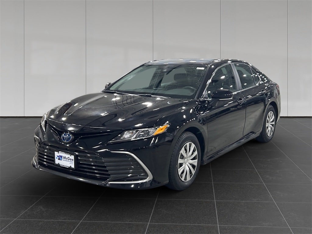 2024 Toyota Camry LE's photo