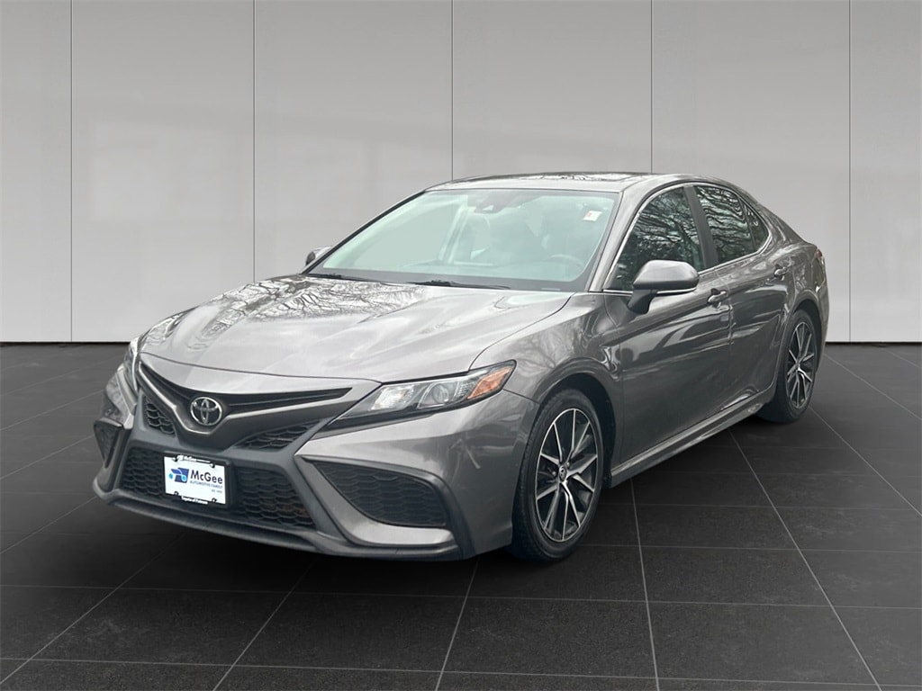 2021 Toyota Camry SE's photo