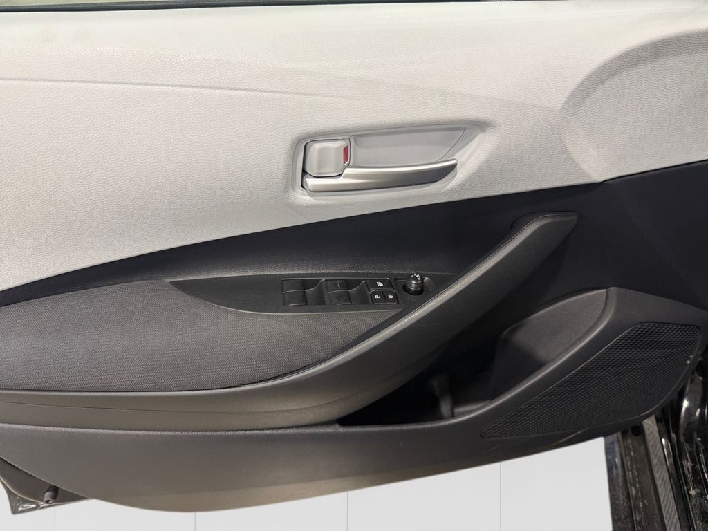 2026 Toyota Corolla SE - Photo 11
