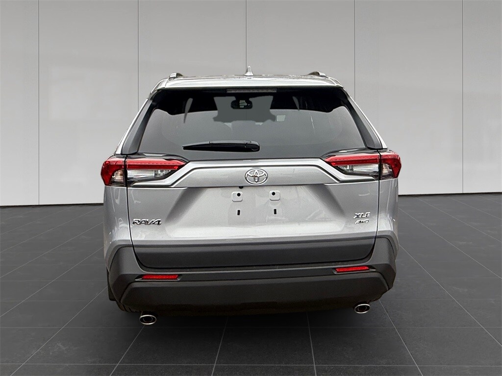 2025 Toyota RAV4 XLE photo 4