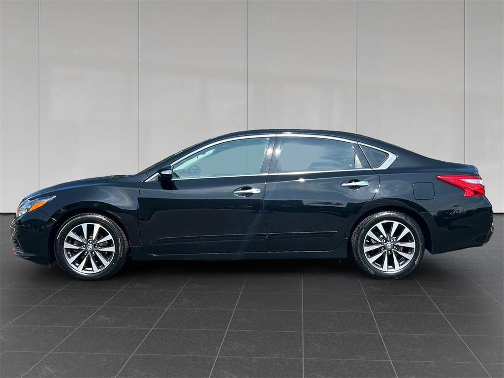 Used 2017 Nissan Altima SL with VIN 1N4AL3AP5HC194744 for sale in Pittsfield, MA