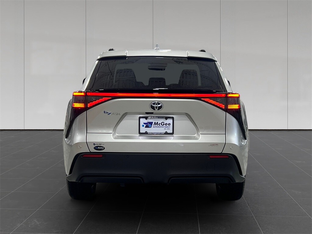 2025 Toyota bZ4X XLE photo 4