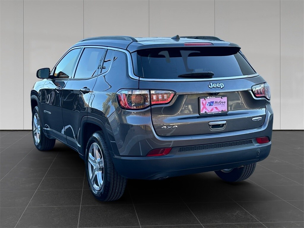 2024 Jeep Compass Latitude photo 3