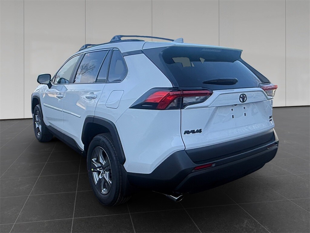 2025 Toyota RAV4 XLE photo 3