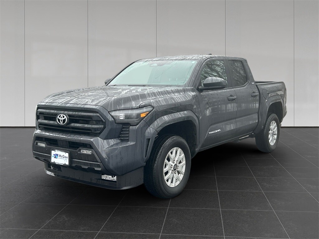 2025 Toyota Tacoma SR5's photo
