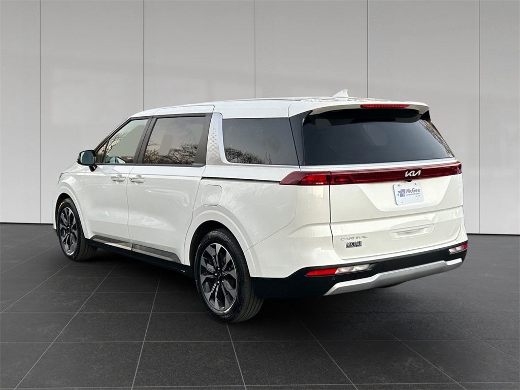 Used 2024 Kia Carnival EX MPV