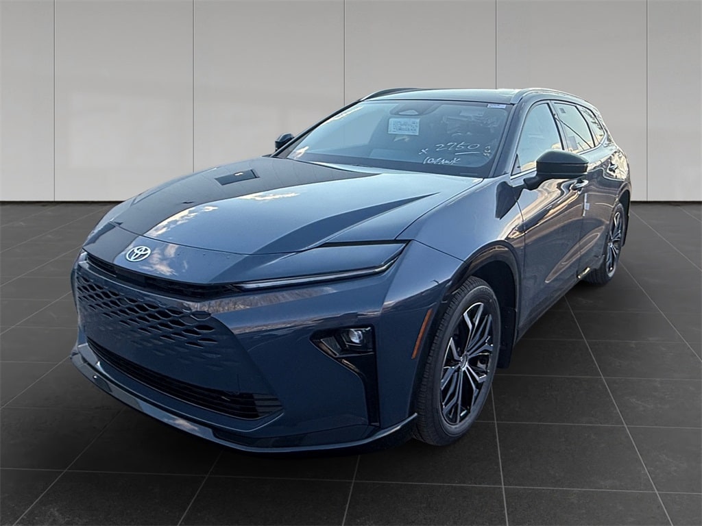 2025 Toyota Crown Signia XLE's photo