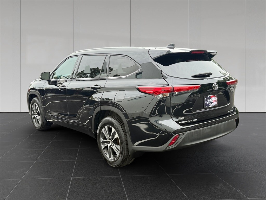 2022 Toyota Highlander XLE photo 3