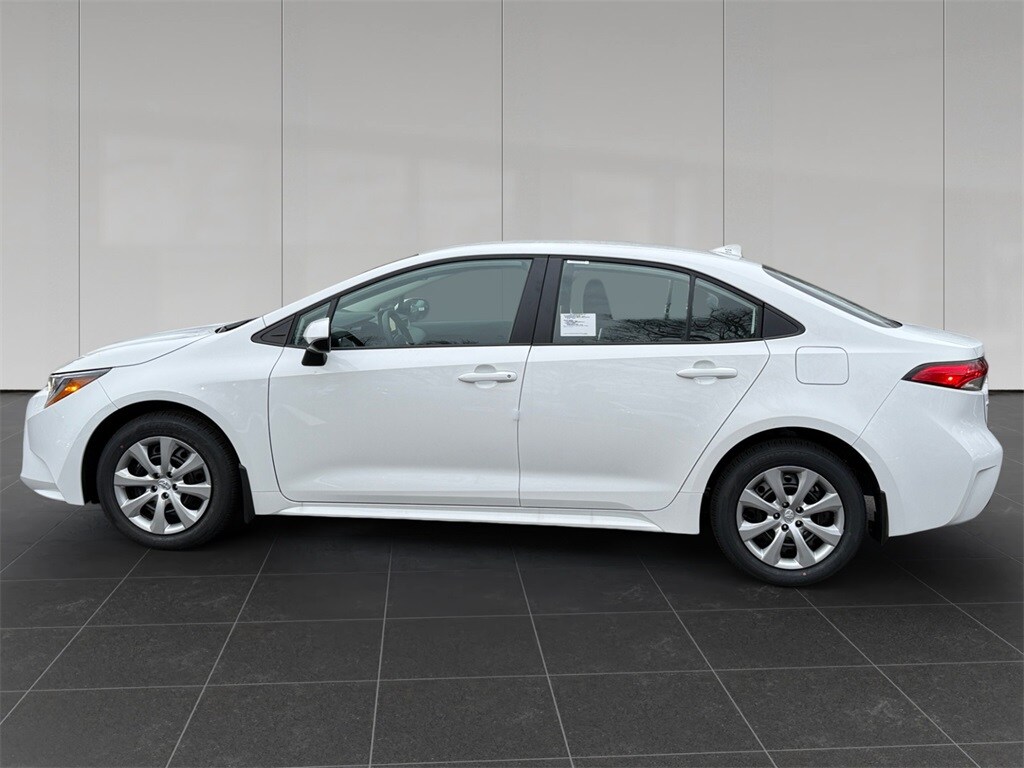 2026 Toyota Corolla LE photo 2