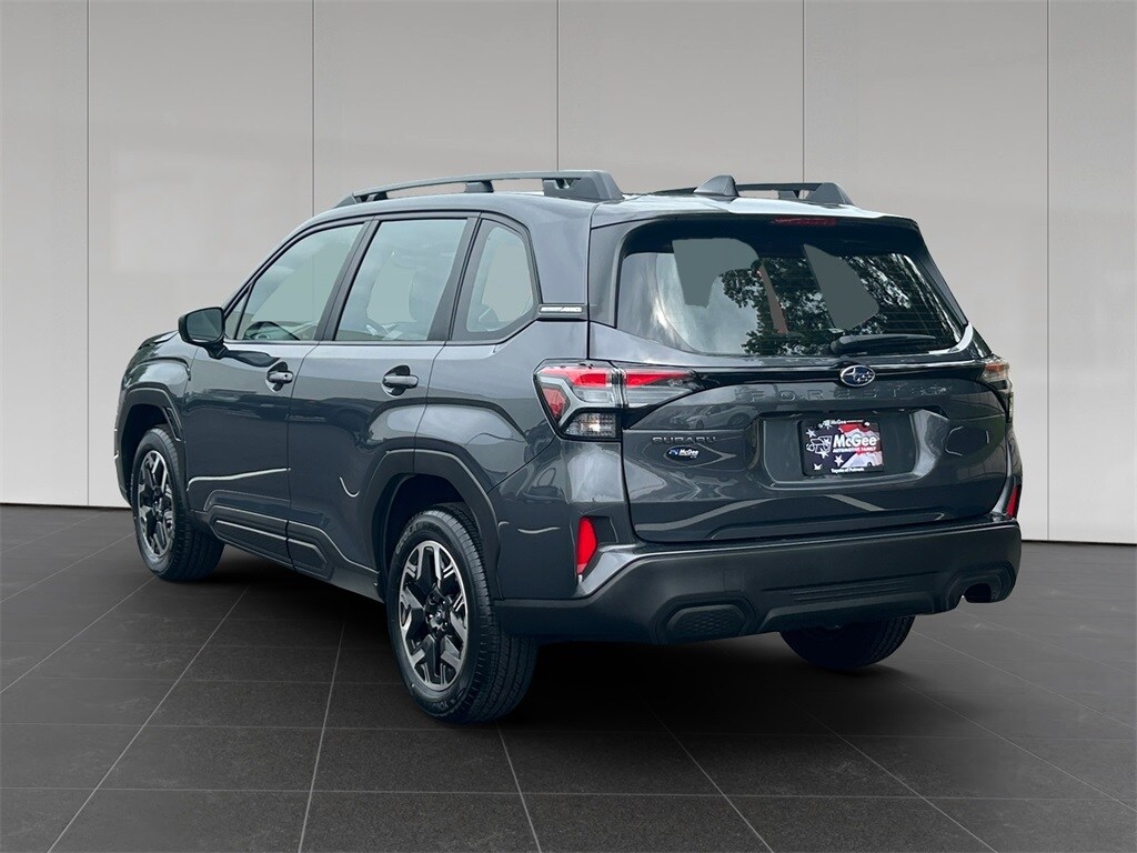 2025 Subaru Forester Base photo 3