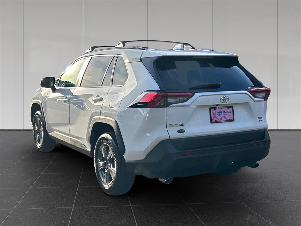 2024 Toyota RAV4 XLE photo 2