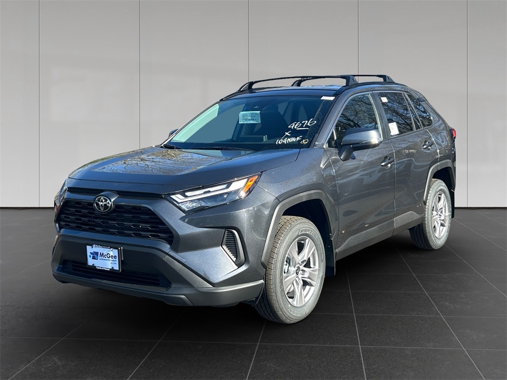 2025 Toyota RAV4 LE's photo