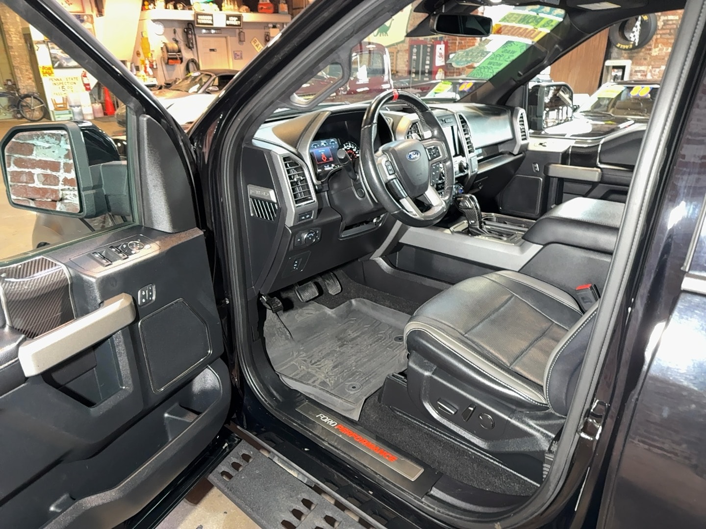 2018 Ford F-150 Raptor - Photo 11