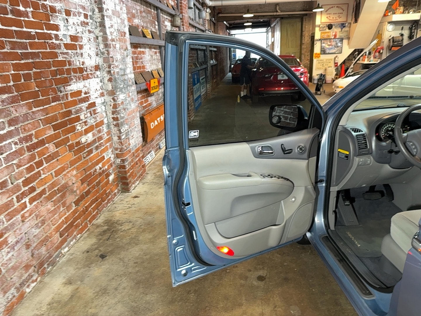 2012 Kia Sedona EX - Photo 9