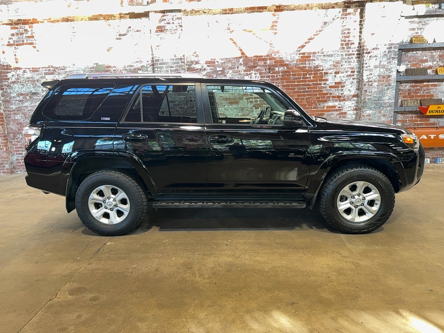 2014 Toyota 4Runner SR5 photo 2