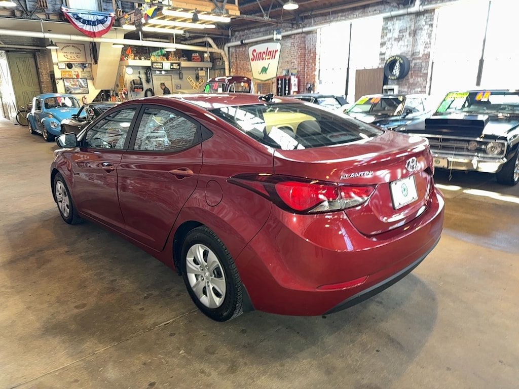 Used 2016 Hyundai Elantra SE Sedan