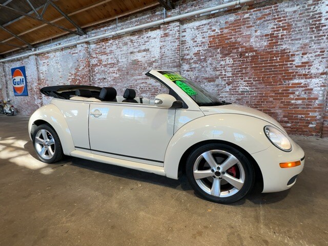 2007 Volkswagen Beetle 2.5 Convertible photo 3