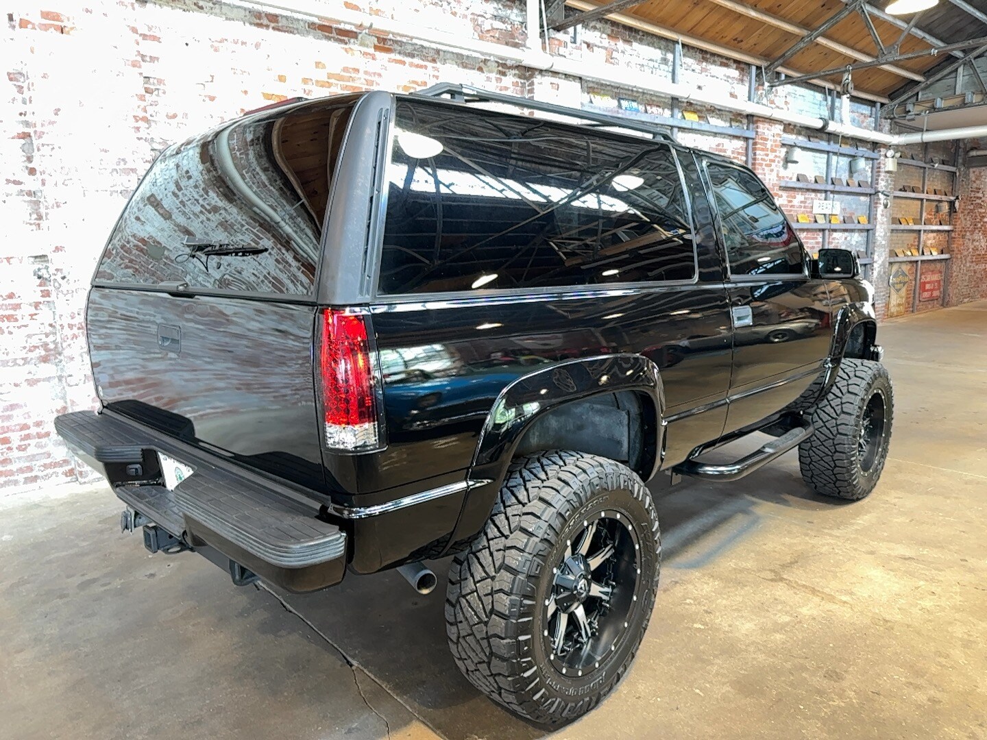 1995 Gmc Yukon SLE photo 3
