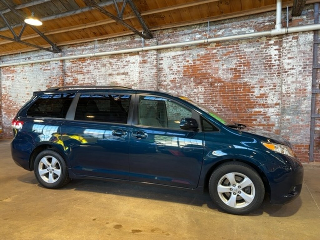 Used 2011 Toyota Sienna LE 8-Passenger V6 Van