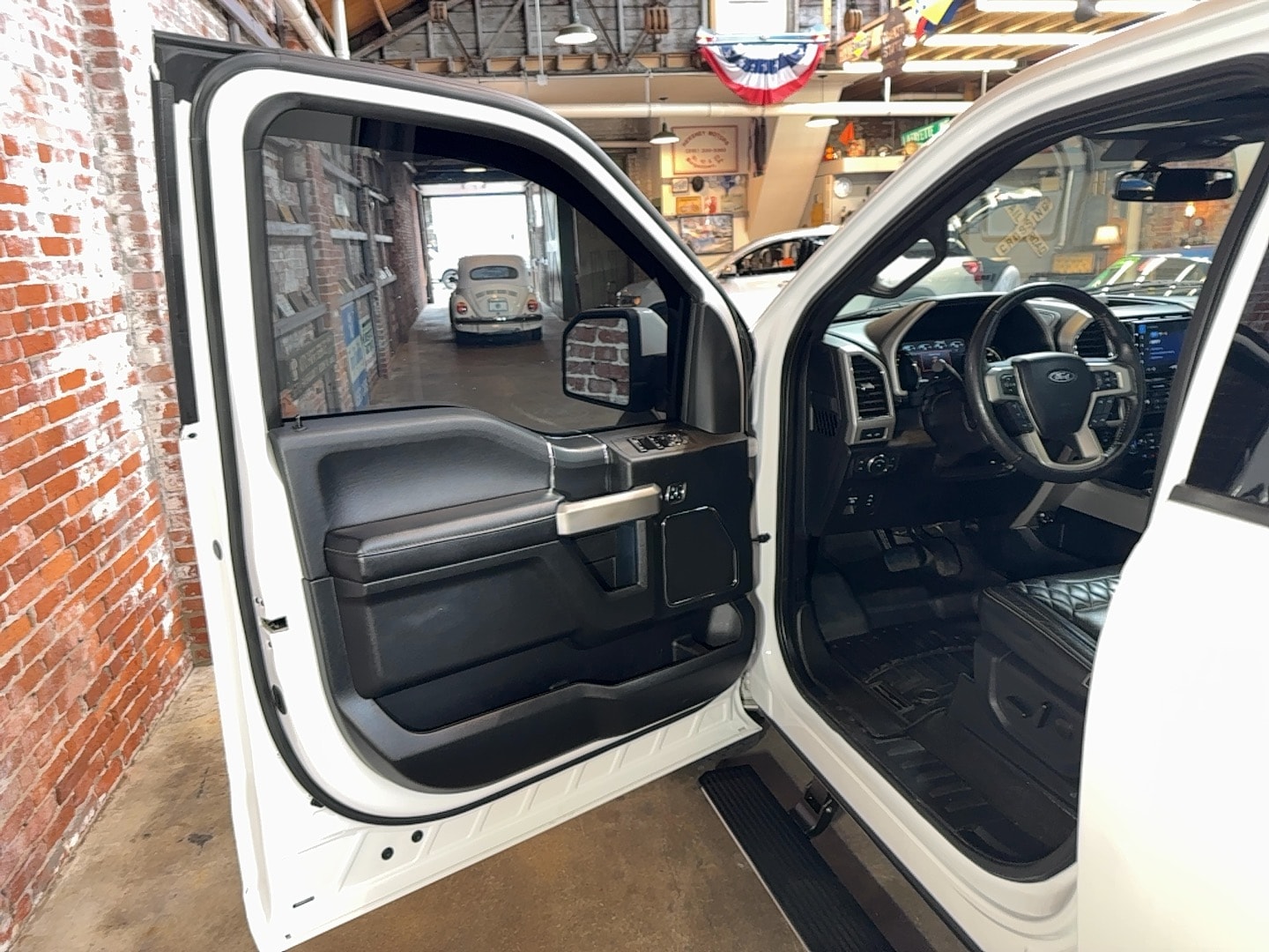 2020 Ford F-150 Lariat - Photo 10