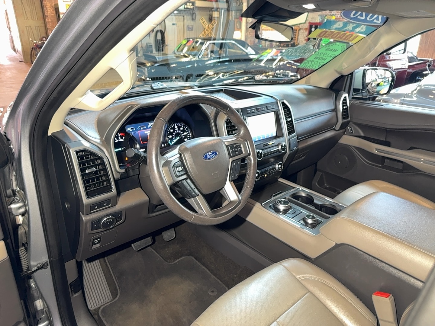 2020 Ford Expedition XLT - Photo 15