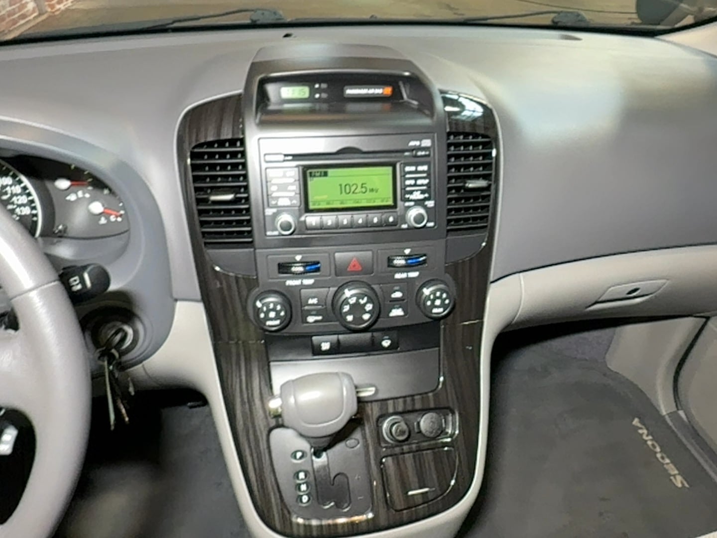 2012 Kia Sedona EX - Photo 18