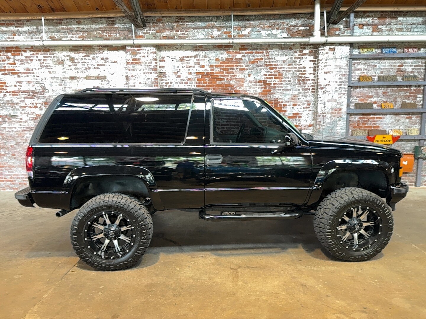 1995 Gmc Yukon SLE photo 2