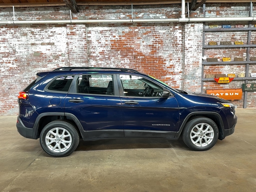 Used 2015 Jeep Cherokee Sport SUV