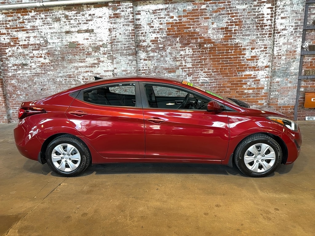 Used 2016 Hyundai Elantra SE Sedan