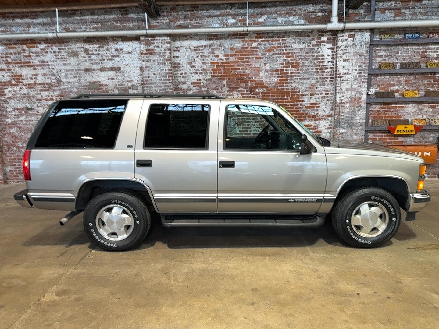 1999 Chevrolet Tahoe LT photo 2