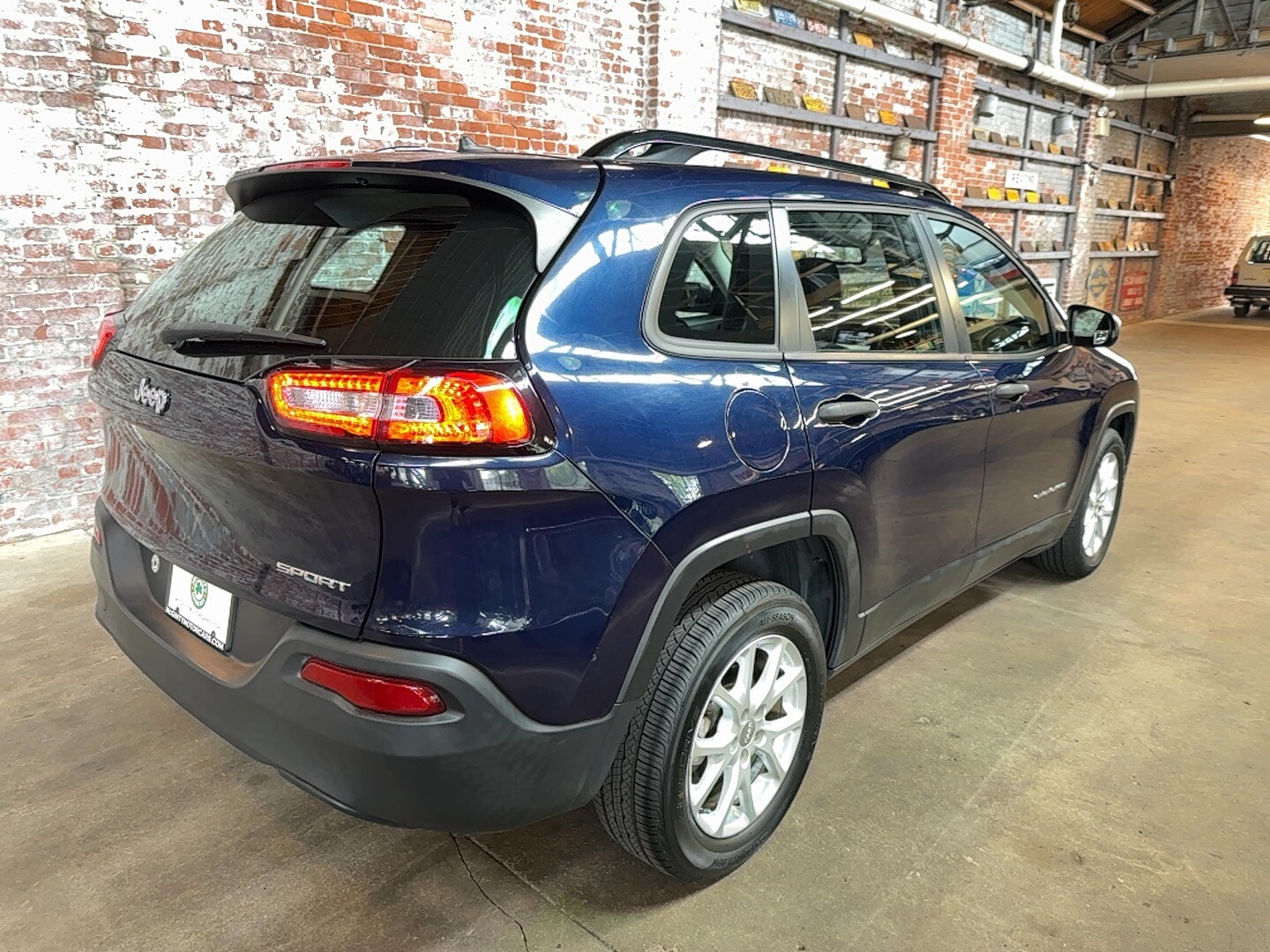 2015 Jeep Cherokee Sport photo 3