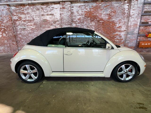2007 Volkswagen Beetle 2.5 Convertible photo 4